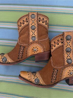 Lane Boots woman’s Wind Walker  Studded brown suede/ leather snip toe size 8